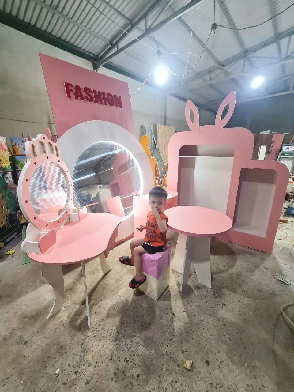 Sản xuất, phân phối, lắp đặt đồ chơi hướng nghiệp