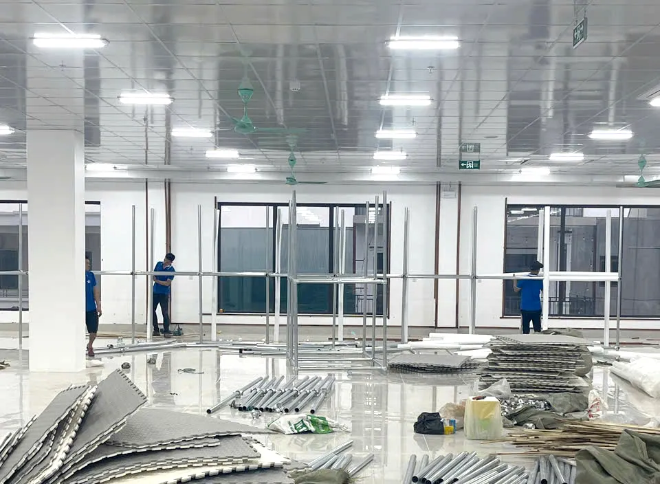 Lắp đặt khung liên hoàn nhà bóng cho khu vui chơi tại Trung tâm thương mại Sông Quỳnh